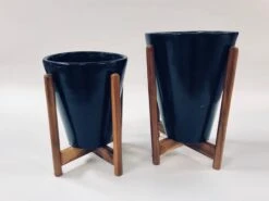 Love Bite With Wooden Stands - Black