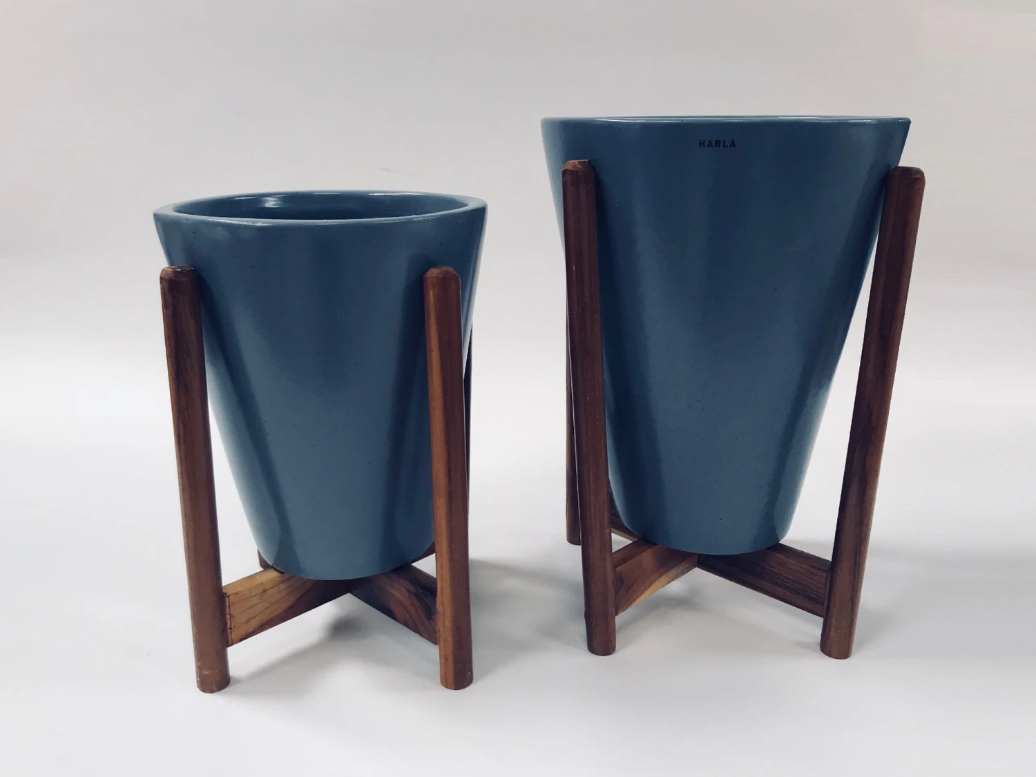 Love Bite With Wooden Stands - Grey 1 Love Bite With Wooden Stands - Grey