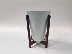 Love Bite With Wooden Stands - White -Care Flowering Shop 108L WS MW